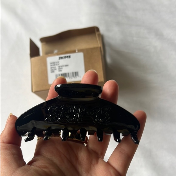 Skims Claw Clip - NEW WITH TAGS - Picture 3 of 4